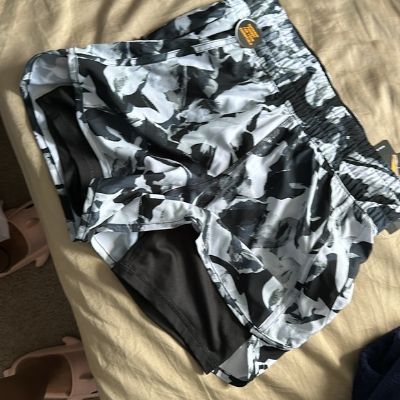 Avia running short - Picture 3 of 5